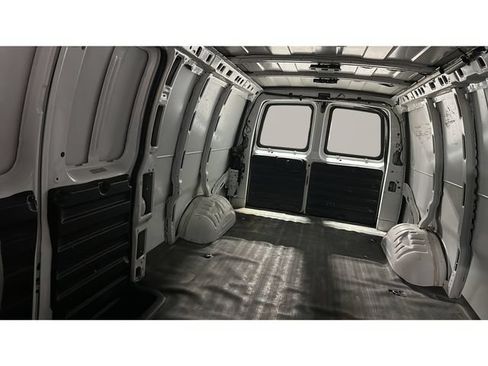 Used 2021 Chevrolet Express 2500 Extended RWD image 18