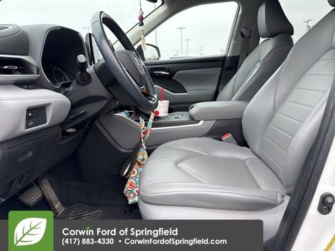 Used 2021 Toyota Highlander XLE image 10