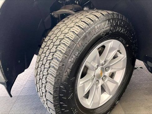 Used 2025 Chevrolet Silverado 1500 LT AWD/4WD image 33