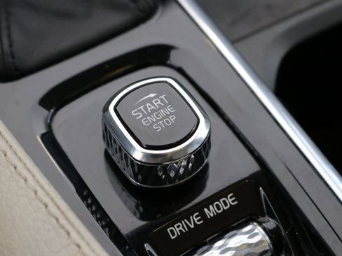 Used 2021 Volvo XC90 T6 Momentum image 53