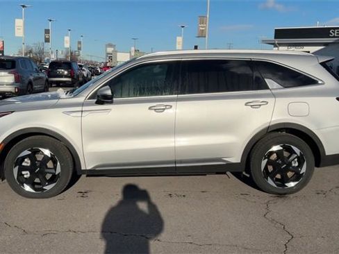 Certified 2025 Kia Sorento EX w/ EX Panoramic Sunroof Package image 4