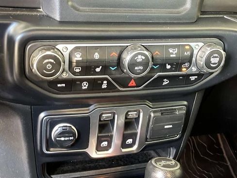 Used 2019 Jeep Wrangler Sport image 16