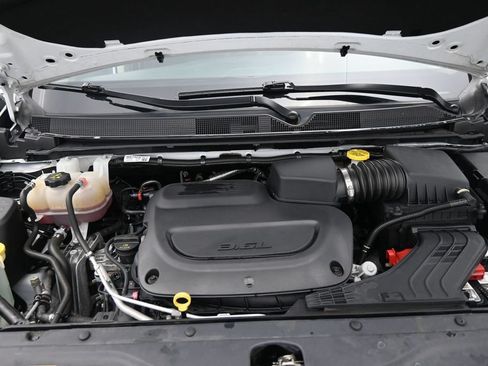 Used 2023 Chrysler Voyager LX FWD image 23