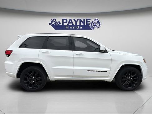 Used 2018 Jeep Grand Cherokee Altitude AWD/4WD image 8