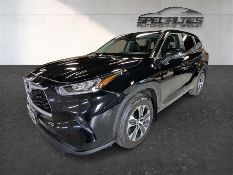 Used 2025 Toyota Highlander XLE AWD/4WD image 5