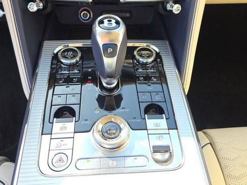 New 2025 Bentley Flying Spur Plug-In Hybrid image 29