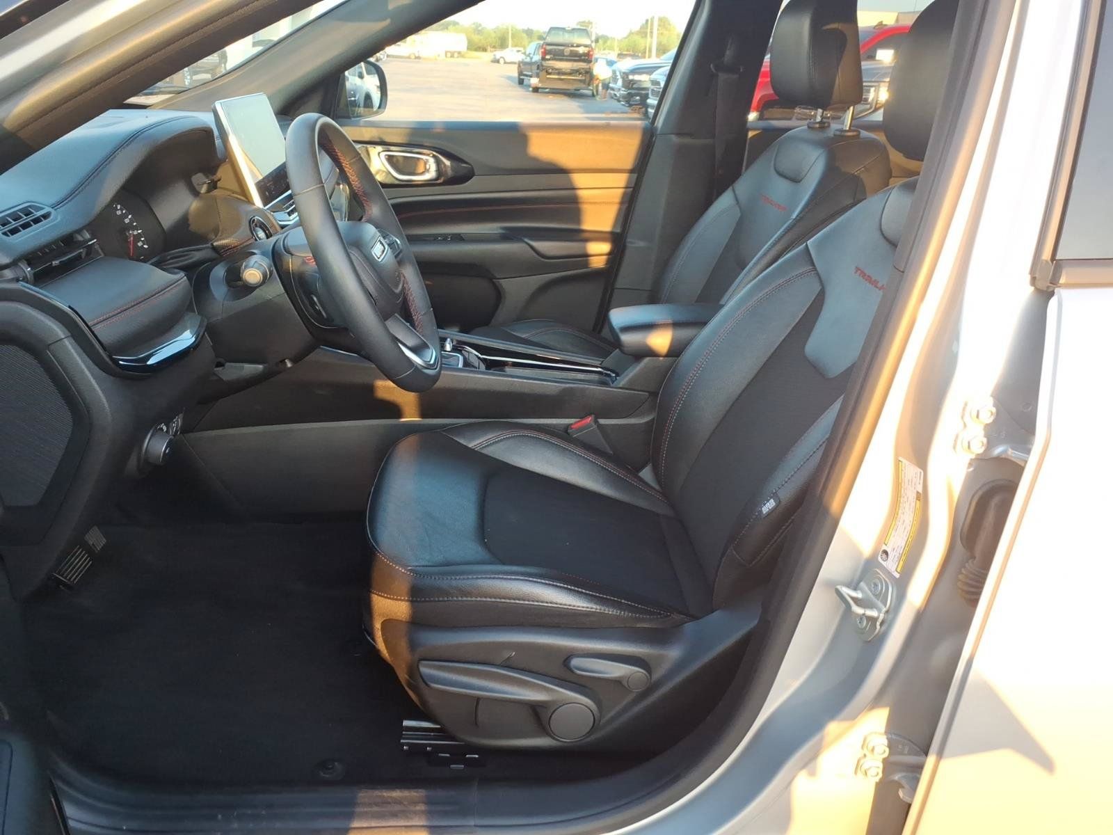 Used 2024 Jeep Compass Trailhawk AWD/4WD image 14