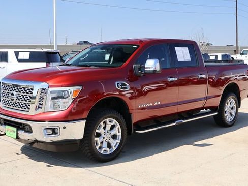 Used 2016 Nissan Titan SL image 3