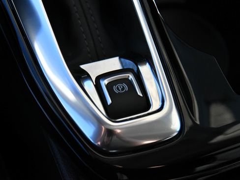 Used 2025 Chevrolet Trax LT w/ LT Convenience Package image 26