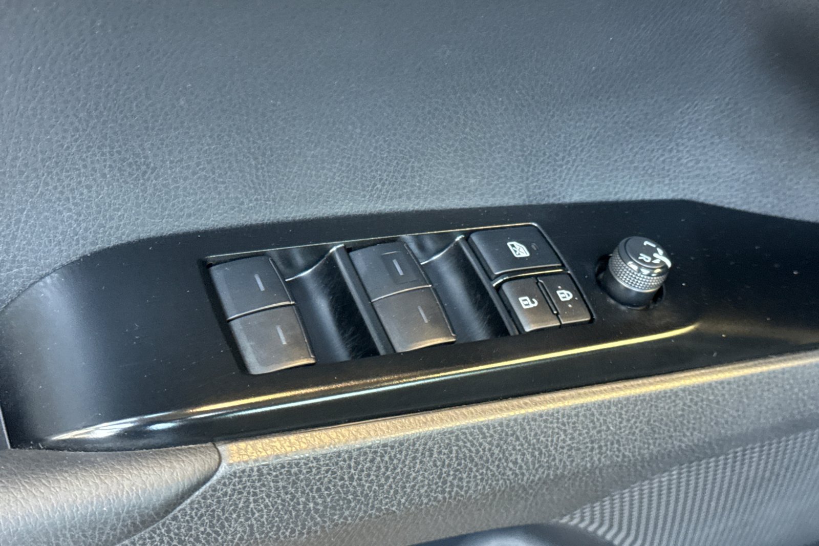 Used 2025 Toyota Camry LE FWD image 14