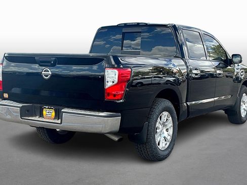Used 2017 Nissan Titan SV image 2