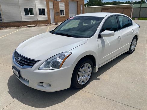 Used 2011 Nissan Altima 2.5 S FWD image 2