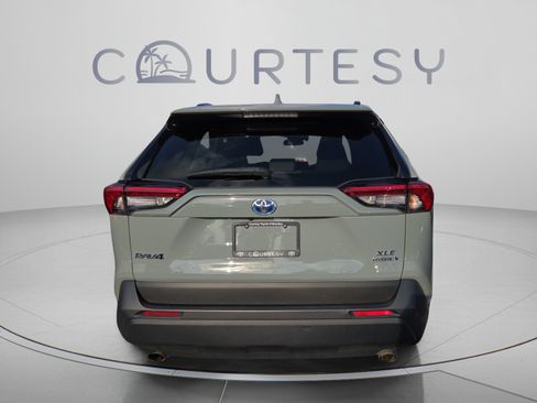 Used 2020 Toyota RAV4 XLE w/ Convenience Package AWD/4WD image 2