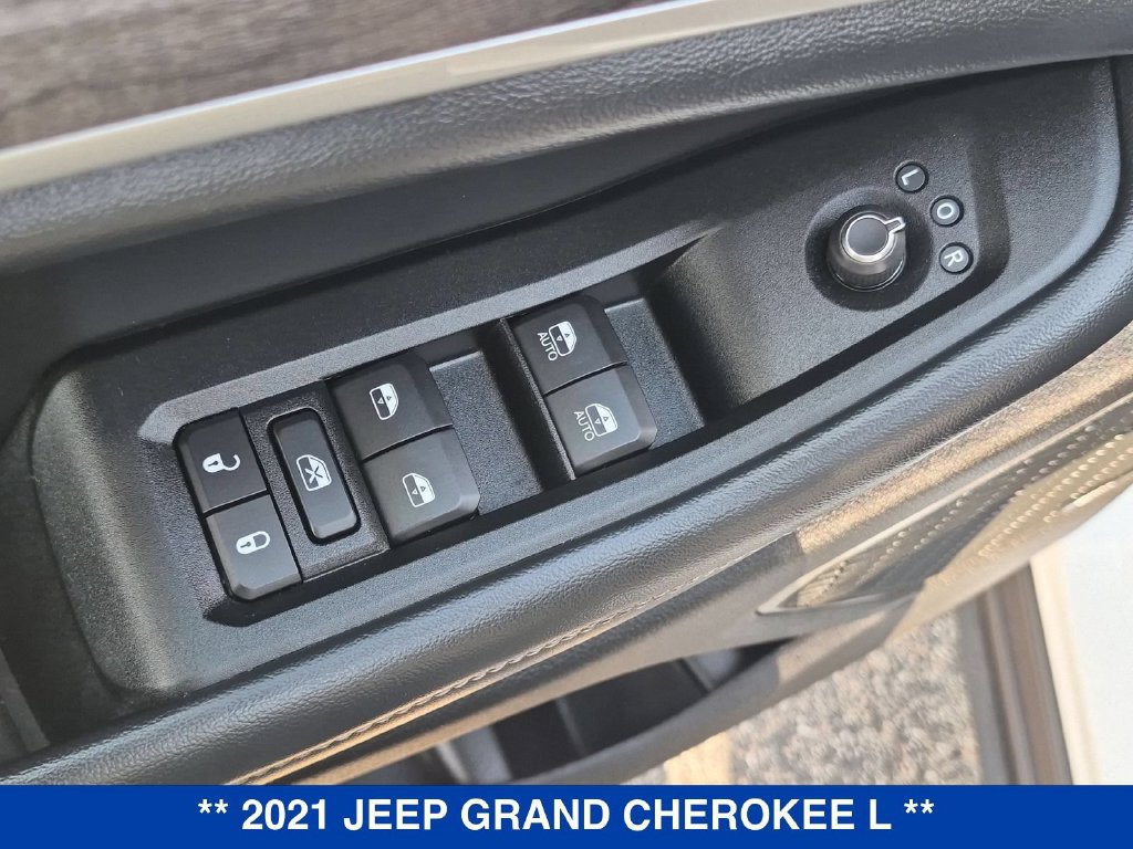 Used 2021 Jeep Grand Cherokee L Limited AWD/4WD image 12