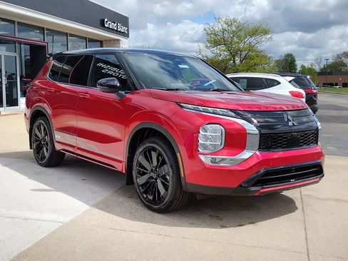 New 2026 Mitsubishi Outlander AWD image 13