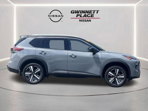 Certified 2025 Nissan Rogue SL w/ SL Premium Package FWD image 28