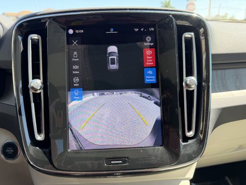 Certified 2023 Volvo XC40 B4 Plus w/ Protection Package Premier image 21