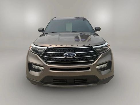Used 2021 Ford Explorer XLT w/ Equipment Group 202A AWD/4WD image 2