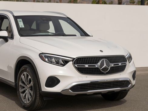Used 2026 Mercedes-Benz GLC 300 image 3