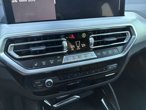 Certified 2025 BMW X4 xDrive30i AWD/4WD image 31