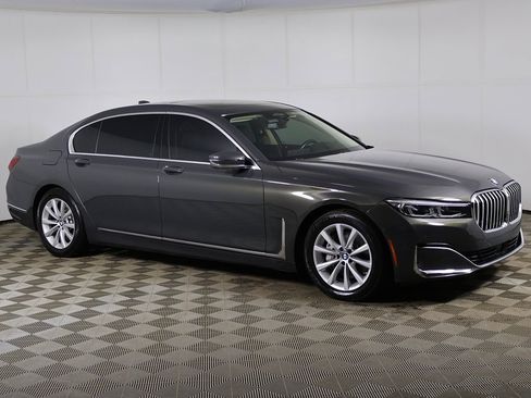 Used 2021 BMW 740i xDrive w/ Premium Package image 2