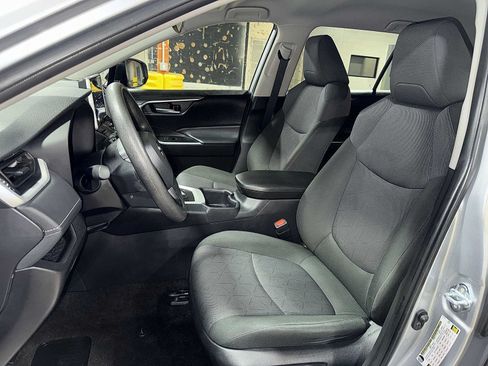 Used 2025 Toyota RAV4 XLE AWD/4WD image 15