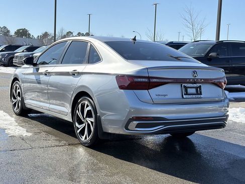 Used 2025 Volkswagen Jetta SEL image 3