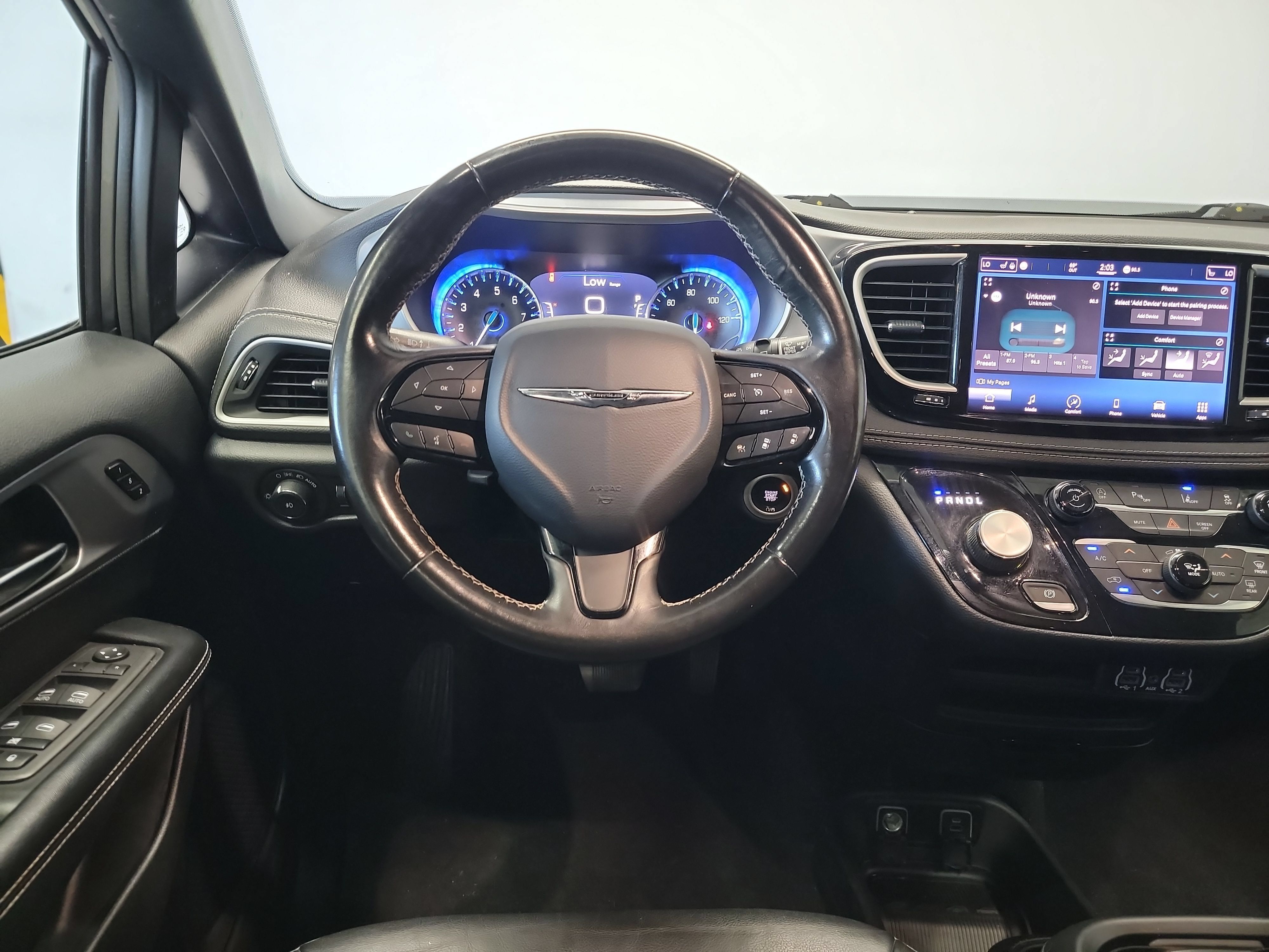 Used 2021 Chrysler Pacifica Touring-L w/ S Appearance Package FWD image 16