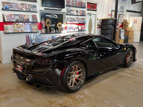 Used 2020 Ferrari F8 Tributo RWD image 6