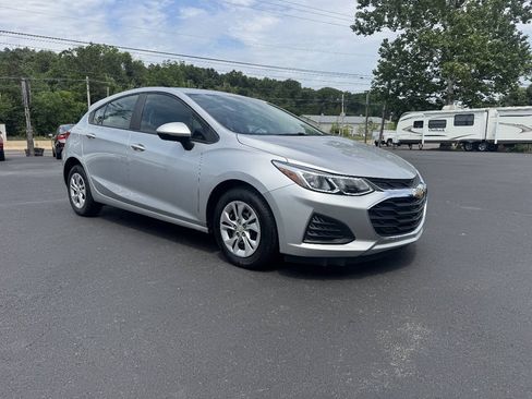 Used 2019 Chevrolet Cruze LS FWD image 4