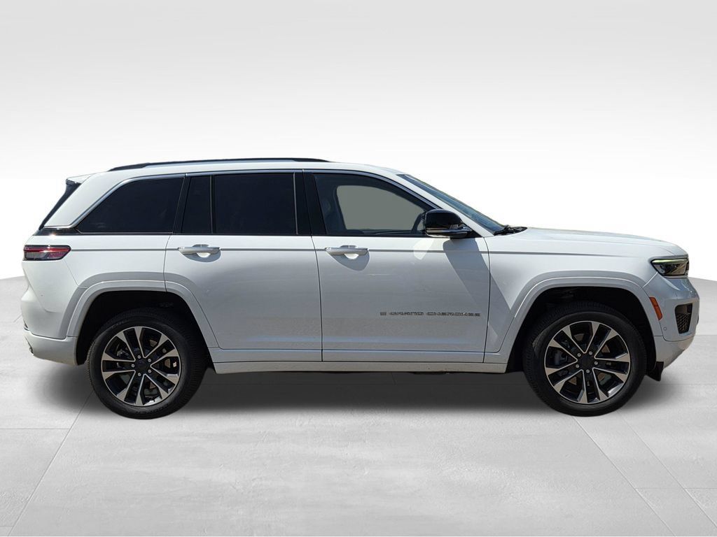 Used 2022 Jeep Grand Cherokee Overland w/ Advanced Protech Group III AWD/4WD image 5