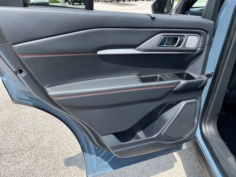 Used 2025 Ford Explorer ST image 23