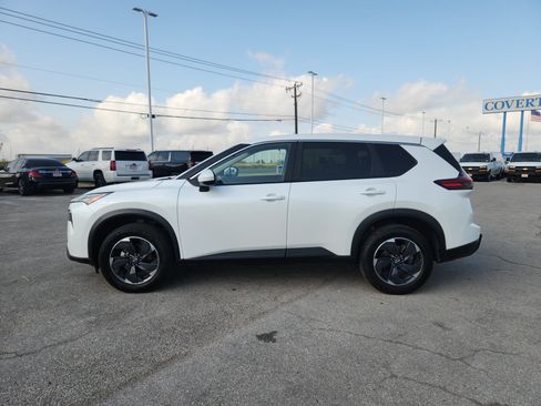 Used 2025 Nissan Rogue SV AWD/4WD image 4