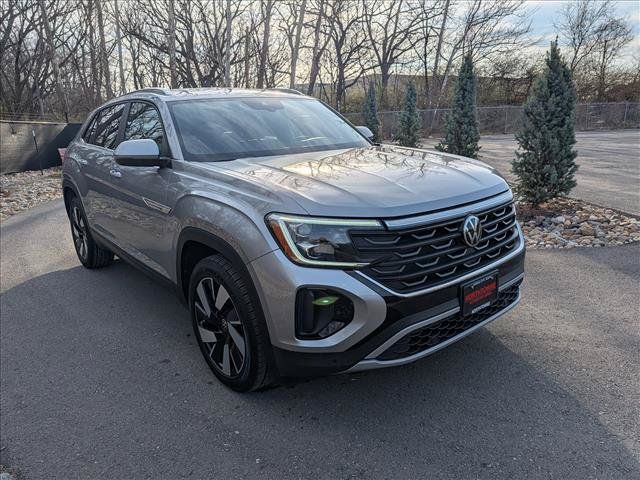 Certified 2024 Volkswagen Atlas Cross Sport SE AWD/4WD image 7
