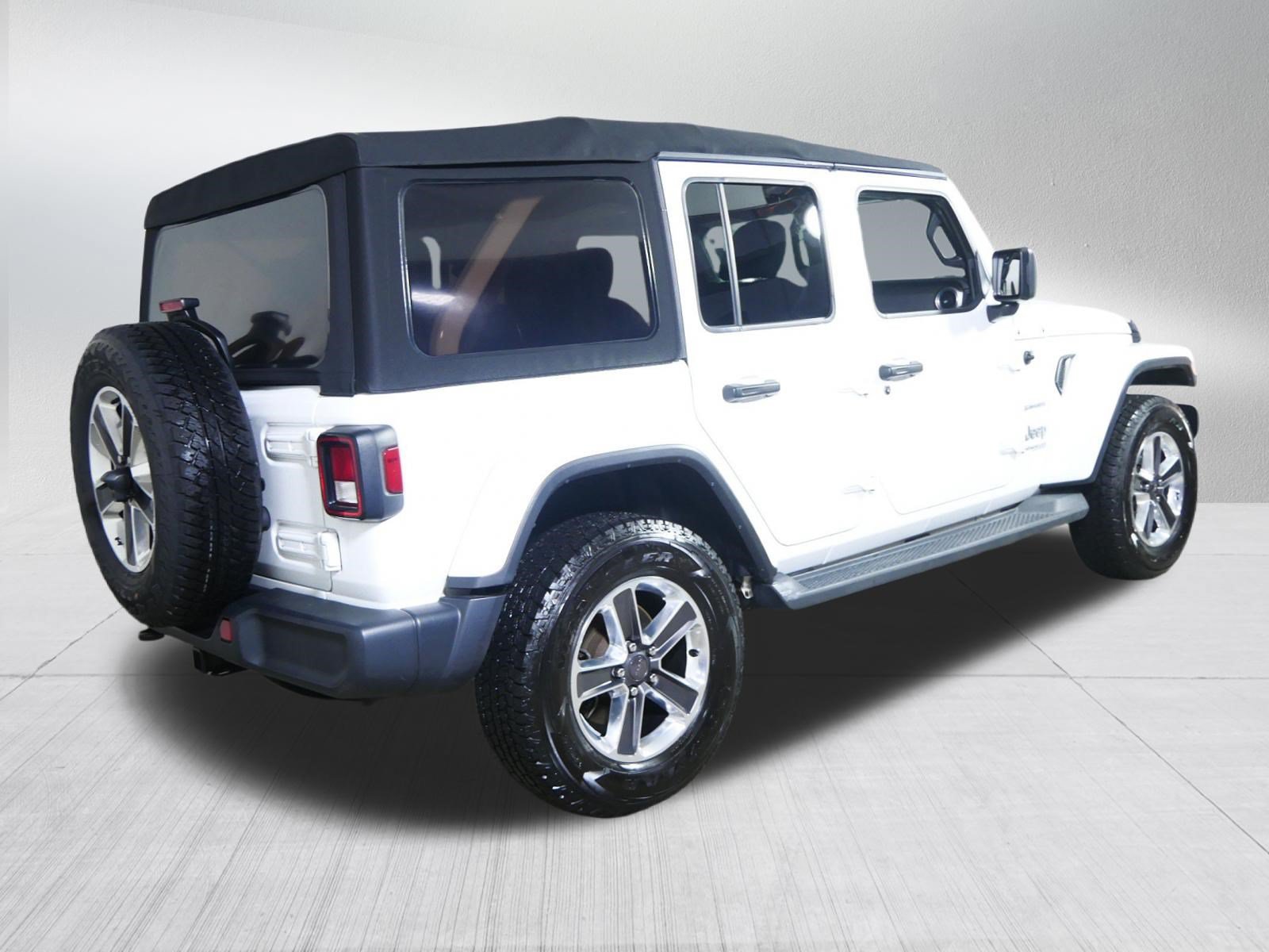 Used 2018 Jeep Wrangler Unlimited Sahara AWD/4WD image 7