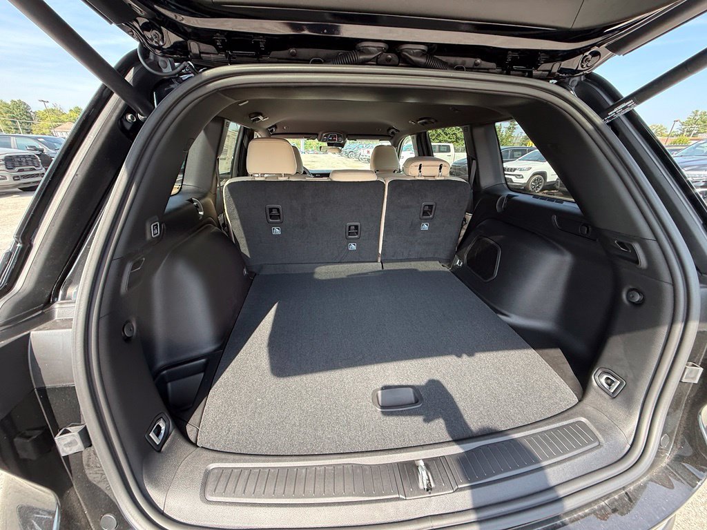 New 2027 Jeep Grand Cherokee Limited AWD/4WD image 25