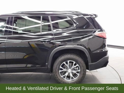 Used 2024 GMC Acadia AT4 w/ Luxury Package image 17