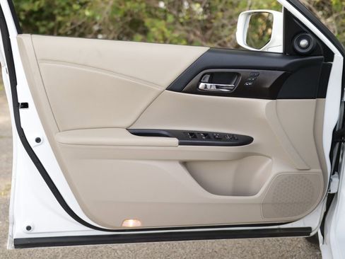 Used 2014 Honda Accord EX-L image 24