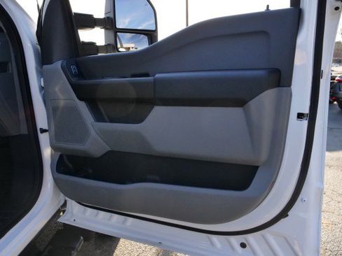 Used 2024 Ford F550 XL DRW 4X4 / V8 Diesel / Paylo image 38