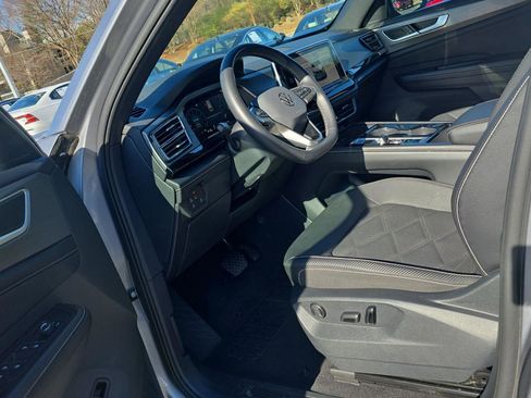 Used 2024 Volkswagen Atlas Cross Sport SE image 18