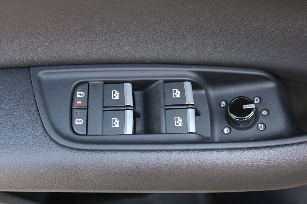 Used 2021 Audi Q8 Premium Plus AWD/4WD image 28