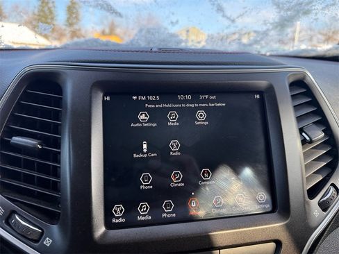 Used 2019 Jeep Cherokee Trailhawk image 19