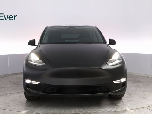Used 2022 Tesla Model Y Long Range image 3