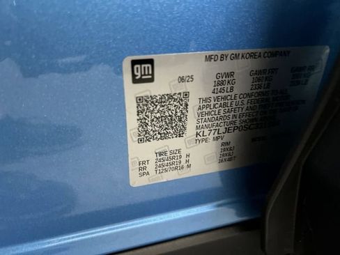 Certified 2025 Chevrolet Trax RS w/ Sunroof Package FWD image 34