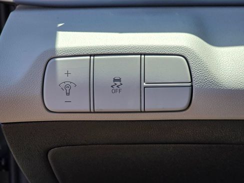 Certified 2026 Hyundai Elantra Limited FWD image 35