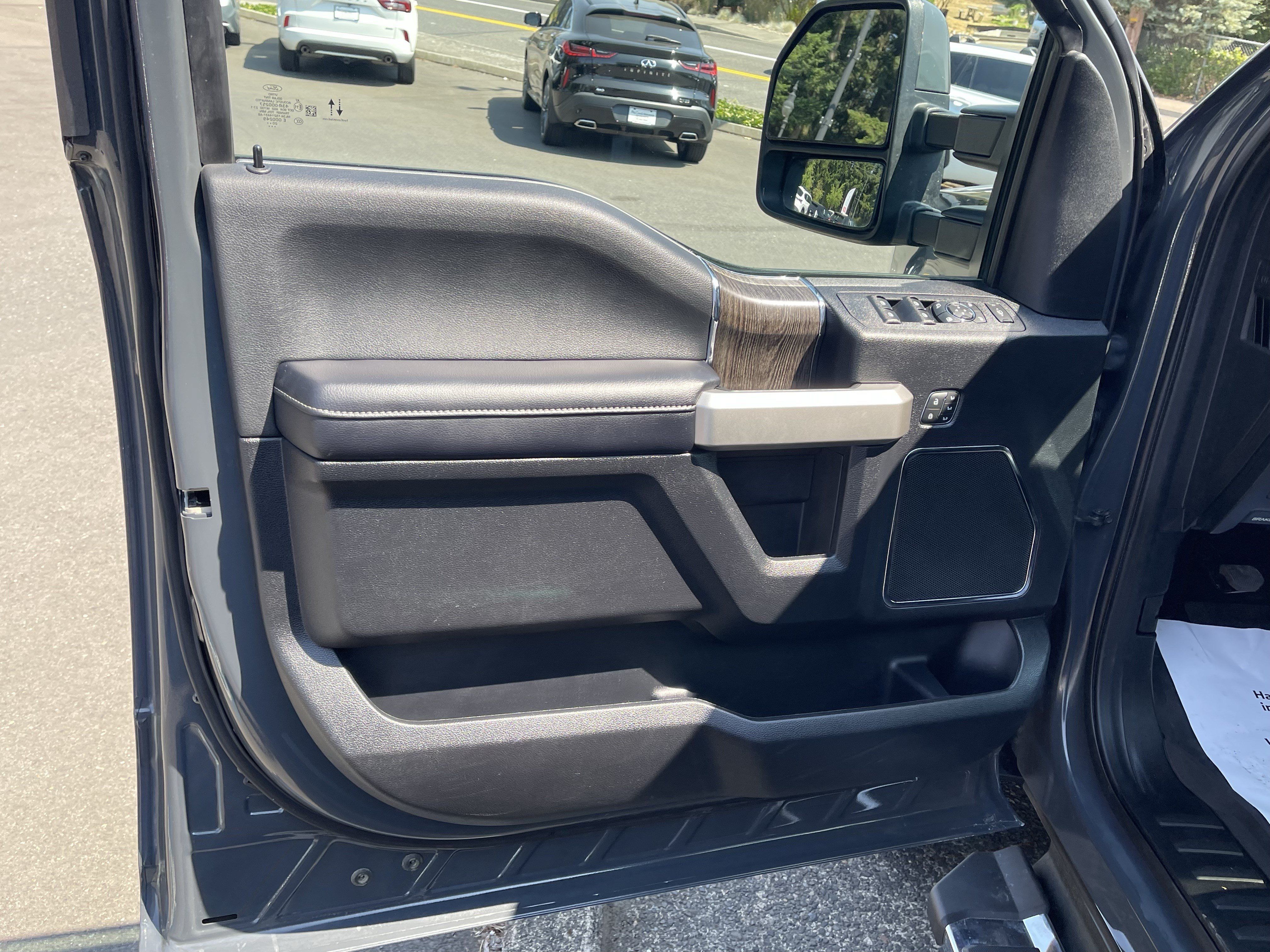 Used 2021 Ford F350 Lariat w/ Lariat Ultimate Package AWD/4WD image 21