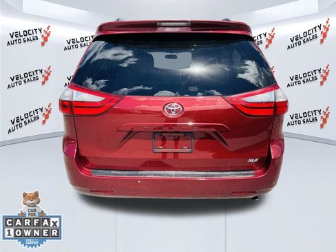 Used 2015 Toyota Sienna XLE image 4