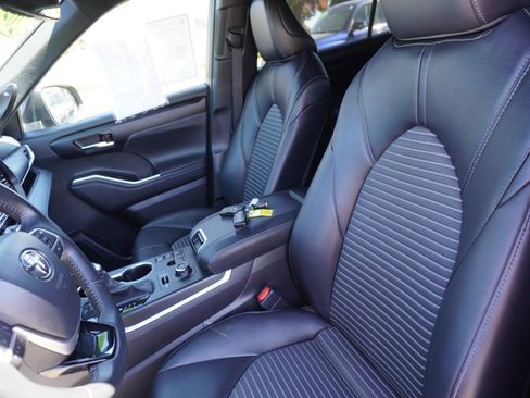 Used 2024 Toyota Highlander XSE AWD/4WD image 24