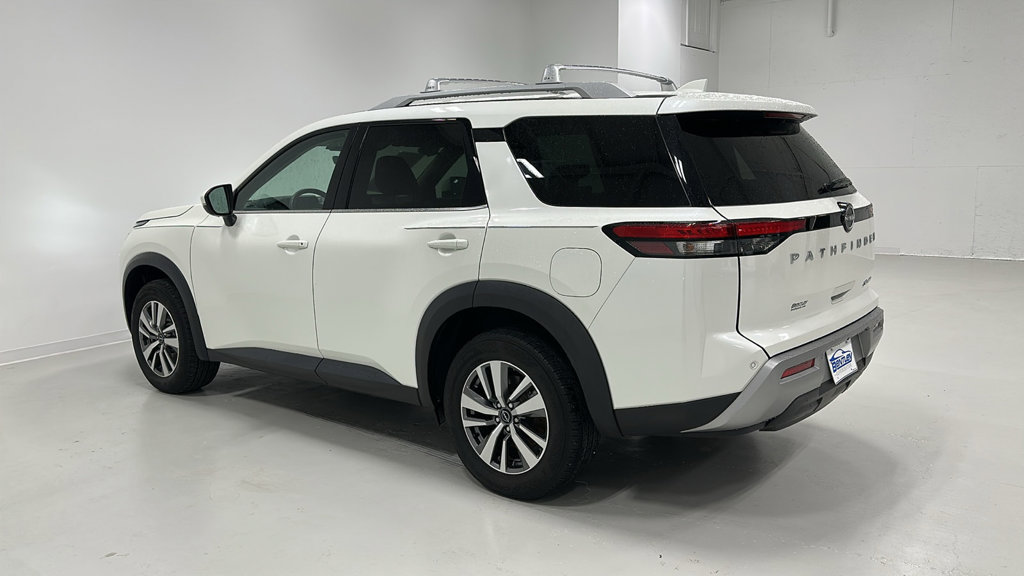 Used 2023 Nissan Pathfinder SL AWD/4WD image 3