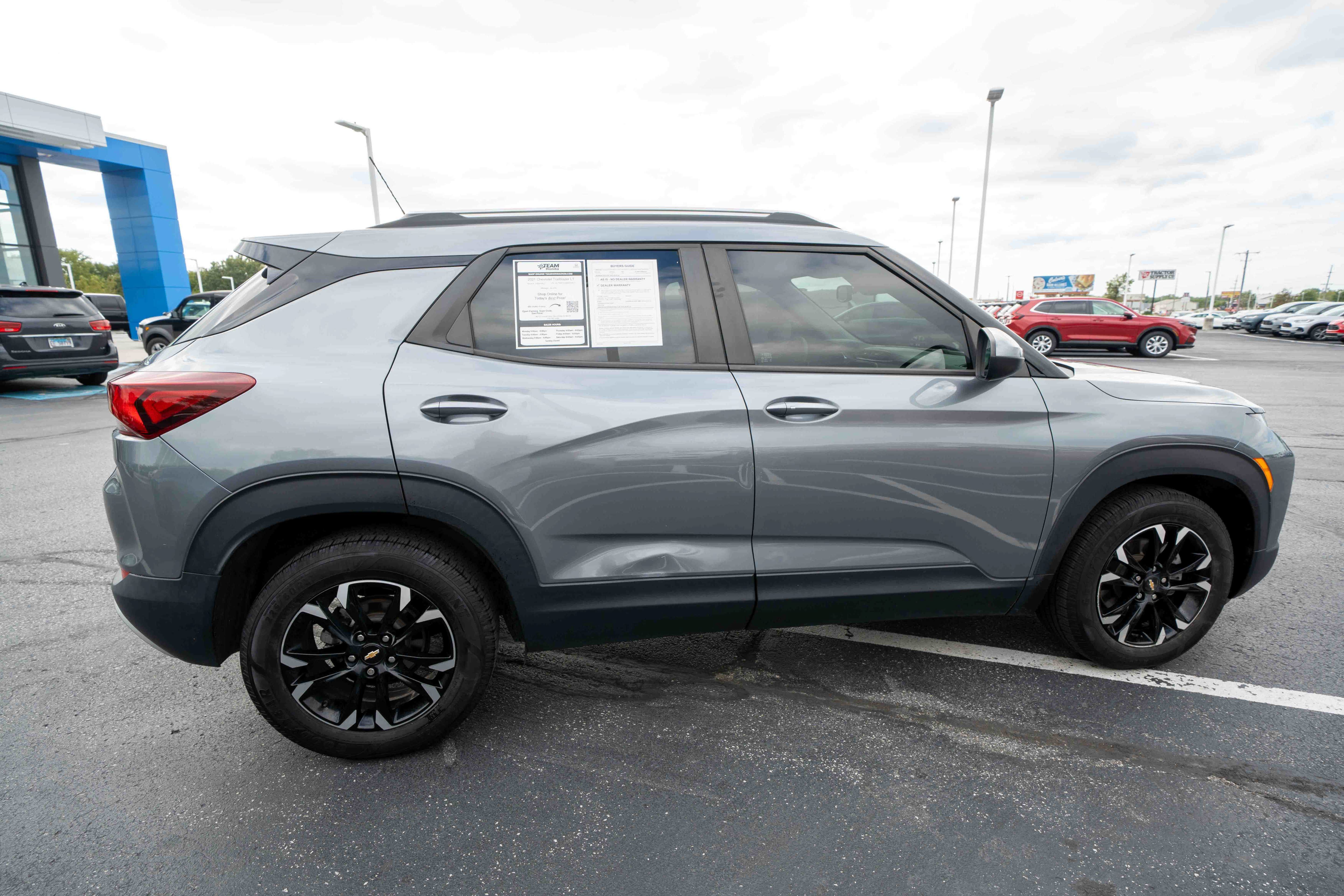 Used 2021 Chevrolet TrailBlazer LT w/ Sun and Liftgate Package FWD image 6